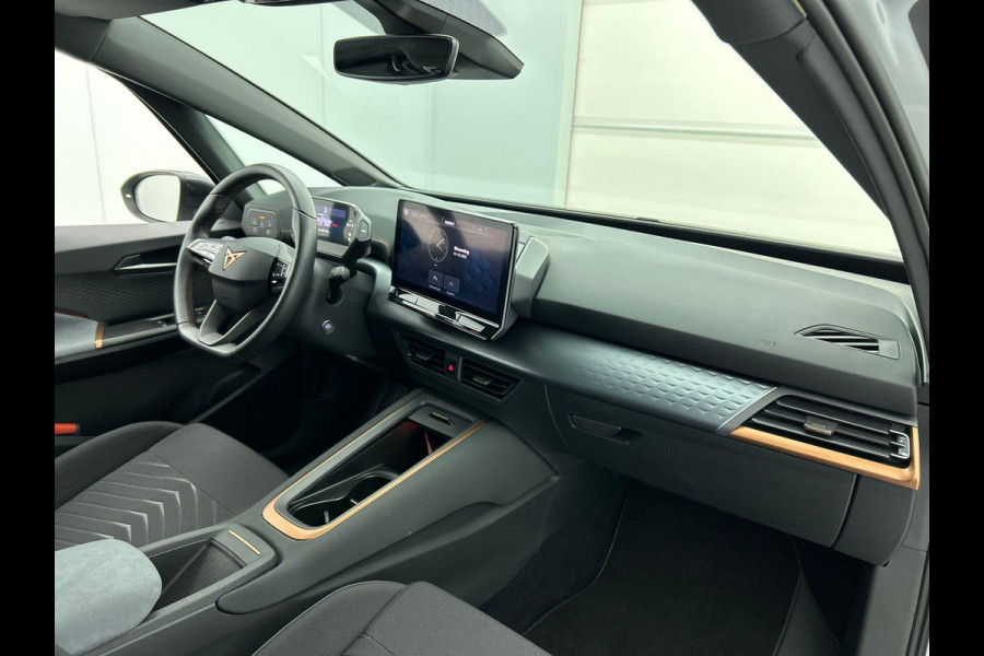 CUPRA Born Business 62 kWh | Navigatie | Apple Carplay/Android Auto | Camera | Parkeersensoren | Adaptive | Cruise Control | Stoel- en stuurverwarming | Virtual Cockpit | Climate Control | Lichtmetalen velgen