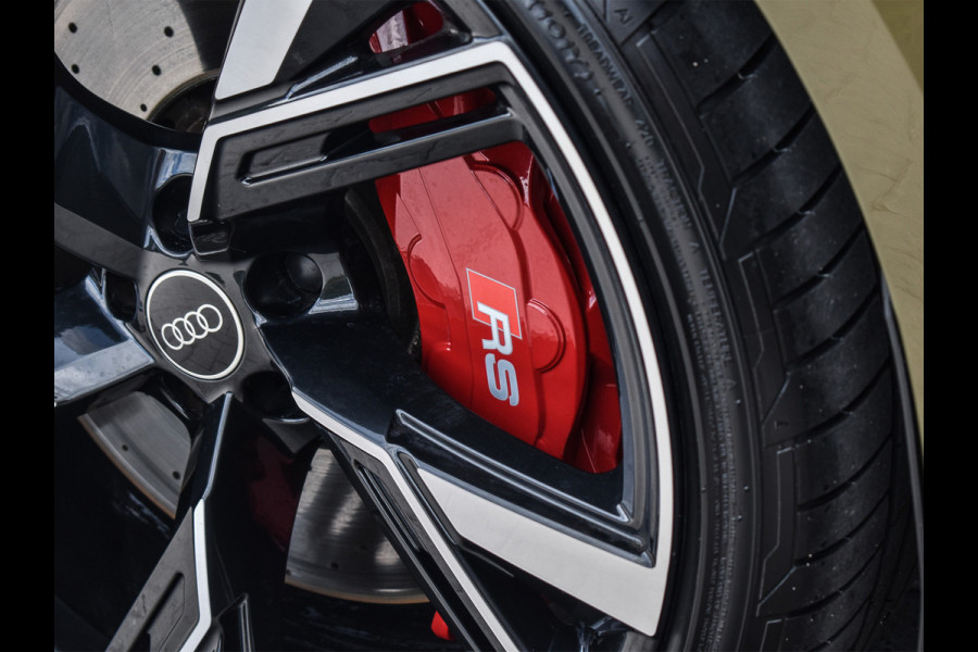 Audi RS6 Avant RS 6 TFSI Quattro 600pk Dynamic | B&O Sound | RS Sportuitlaat | Design Pack | Panoramadak | Head-Up | Sport Differentieel | Laser | Audi Exclusive Color | RS Seats | 4 Zone Climate | 4 Wheel Steering Assistent tour package