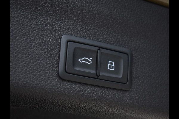 Audi RS6 Avant RS 6 TFSI Quattro 600pk Dynamic | B&O Sound | RS Sportuitlaat | Design Pack | Panoramadak | Head-Up | Sport Differentieel | Laser | Audi Exclusive Color | RS Seats | 4 Zone Climate | 4 Wheel Steering Assistent tour package