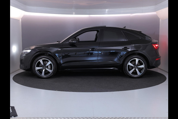 Audi Q5 Sportback 55 TFSI e S edition Competition 367pk | Panoramadak | Verlengde garantie | Navigatie | Parkeersensoren (Park assist) | Rondomzicht camera | Lederen bekleding | S-Line |