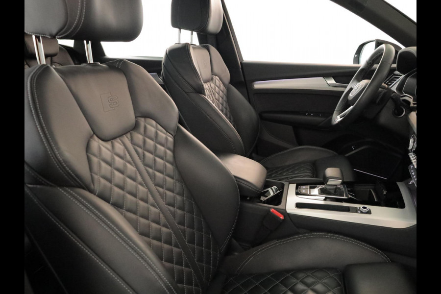 Audi Q5 Sportback 55 TFSI e S edition Competition 367pk | Panoramadak | Verlengde garantie | Navigatie | Parkeersensoren (Park assist) | Rondomzicht camera | Lederen bekleding | S-Line |