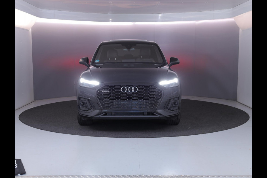 Audi Q5 Sportback 55 TFSI e S edition Competition 367pk | Panoramadak | Verlengde garantie | Navigatie | Parkeersensoren (Park assist) | Rondomzicht camera | Lederen bekleding | S-Line |