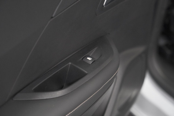 Peugeot 2008 PureTech 100 Allure | Apple Carplay | Parkeersensoren | Climate Control | Cruise Control