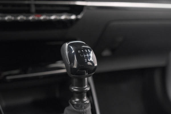 Peugeot 2008 PureTech 100 Allure | Apple Carplay | Parkeersensoren | Climate Control | Cruise Control