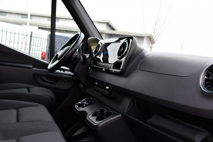 Mercedes-Benz Sprinter 317 1.9 CDI L2H2 RWD PB Edition Camera, Cruise, Carplay, 10,5'' Mbux, LED, Automaat, Geveerde stoel, 170pk, Stoelverwarming, Uniek!