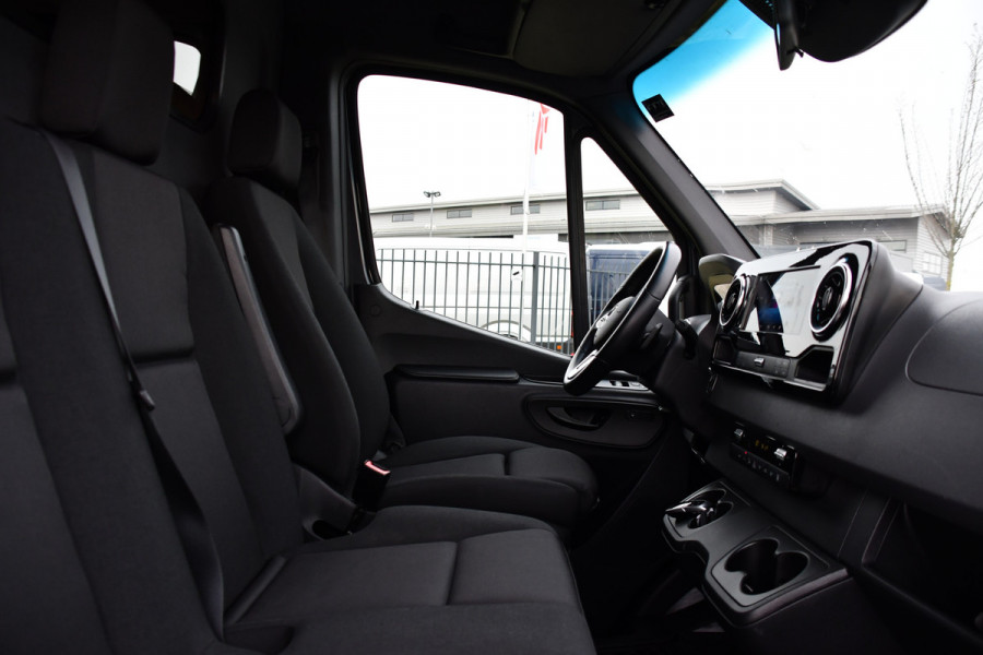 Mercedes-Benz Sprinter 317 1.9 CDI L2H2 RWD PB Edition Camera, Cruise, Carplay, 10,5'' Mbux, LED, Automaat, Geveerde stoel, 170pk, Stoelverwarming, Uniek!