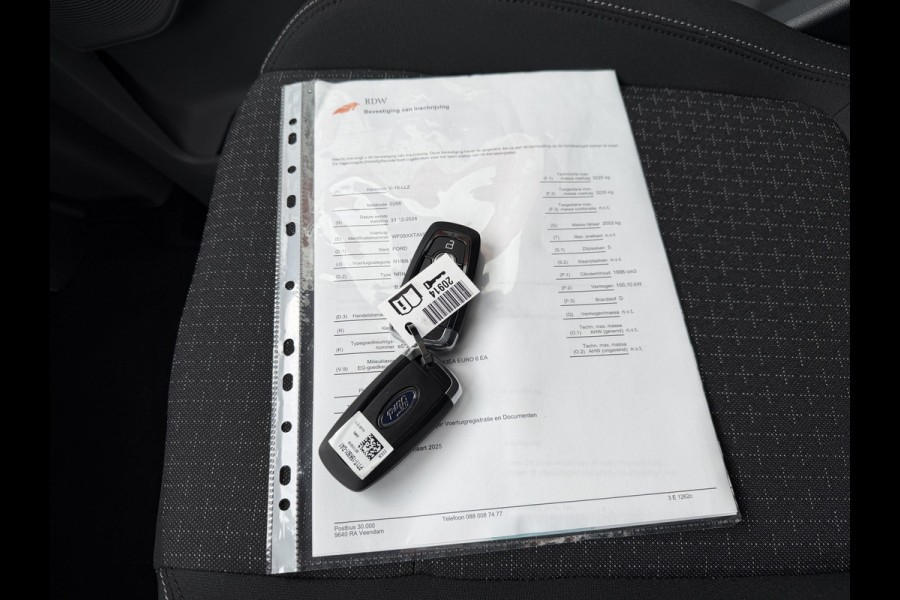 Ford Transit Custom 320 2.0 TDCI L2H1 Trend originele Ford dubbel cabine affabriek / prijs rijklaar € 39.950 ex btw / lease vanaf € 652 / dubbele schuifdeur / NIEUWE bus / BPM vrij !