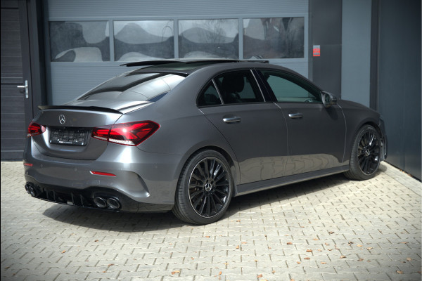 Mercedes-Benz A-Klasse 200 Launch Edition Premium Plus AMG | Stoelverwarming | Head-Up Display | 360 Camera | Adaptive Cruise Control Ambiance Verlichting | Multibeam | Keyless | Memory Seat | Navigatie |