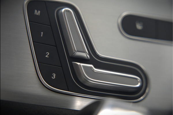 Mercedes-Benz A-Klasse 200 Launch Edition Premium Plus AMG | Stoelverwarming | Head-Up Display | 360 Camera | Adaptive Cruise Control Ambiance Verlichting | Multibeam | Keyless | Memory Seat | Navigatie |