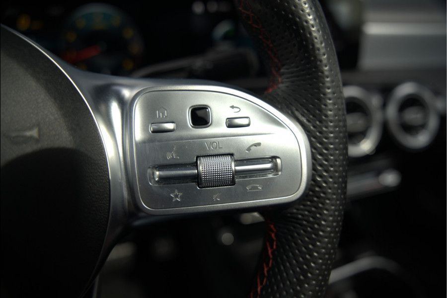 Mercedes-Benz A-Klasse 200 Launch Edition Premium Plus AMG | Stoelverwarming | Head-Up Display | 360 Camera | Adaptive Cruise Control Ambiance Verlichting | Multibeam | Keyless | Memory Seat | Navigatie |
