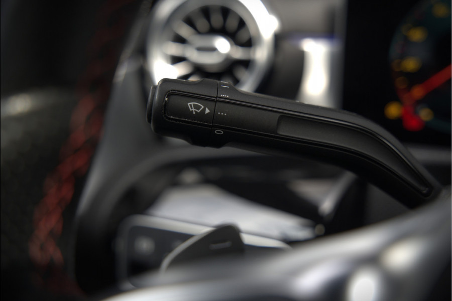 Mercedes-Benz A-Klasse 200 Launch Edition Premium Plus AMG | Stoelverwarming | Head-Up Display | 360 Camera | Adaptive Cruise Control Ambiance Verlichting | Multibeam | Keyless | Memory Seat | Navigatie |