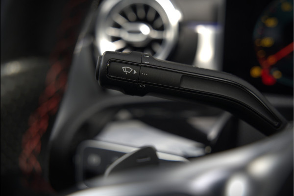 Mercedes-Benz A-Klasse 200 Launch Edition Premium Plus AMG | Stoelverwarming | Head-Up Display | 360 Camera | Adaptive Cruise Control Ambiance Verlichting | Multibeam | Keyless | Memory Seat | Navigatie |