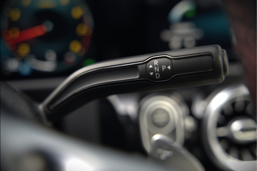 Mercedes-Benz A-Klasse 200 Launch Edition Premium Plus AMG | Stoelverwarming | Head-Up Display | 360 Camera | Adaptive Cruise Control Ambiance Verlichting | Multibeam | Keyless | Memory Seat | Navigatie |
