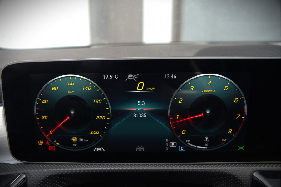 Mercedes-Benz A-Klasse 200 Launch Edition Premium Plus AMG | Stoelverwarming | Head-Up Display | 360 Camera | Adaptive Cruise Control Ambiance Verlichting | Multibeam | Keyless | Memory Seat | Navigatie |