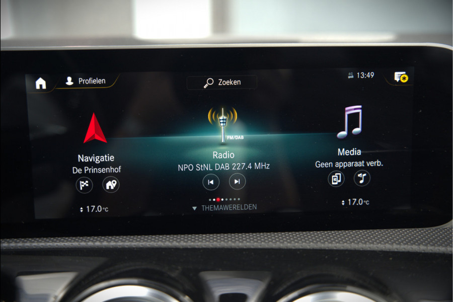 Mercedes-Benz A-Klasse 200 Launch Edition Premium Plus AMG | Stoelverwarming | Head-Up Display | 360 Camera | Adaptive Cruise Control Ambiance Verlichting | Multibeam | Keyless | Memory Seat | Navigatie |