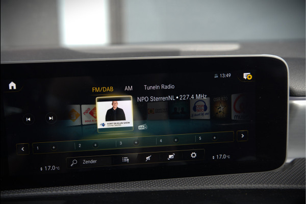 Mercedes-Benz A-Klasse 200 Launch Edition Premium Plus AMG | Stoelverwarming | Head-Up Display | 360 Camera | Adaptive Cruise Control Ambiance Verlichting | Multibeam | Keyless | Memory Seat | Navigatie |