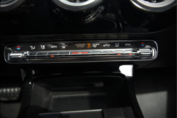 Mercedes-Benz A-Klasse 200 Launch Edition Premium Plus AMG | Stoelverwarming | Head-Up Display | 360 Camera | Adaptive Cruise Control Ambiance Verlichting | Multibeam | Keyless | Memory Seat | Navigatie |