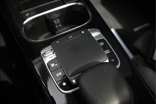 Mercedes-Benz A-Klasse 200 Launch Edition Premium Plus AMG | Stoelverwarming | Head-Up Display | 360 Camera | Adaptive Cruise Control Ambiance Verlichting | Multibeam | Keyless | Memory Seat | Navigatie |