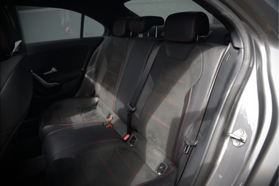 Mercedes-Benz A-Klasse 200 Launch Edition Premium Plus AMG | Stoelverwarming | Head-Up Display | 360 Camera | Adaptive Cruise Control Ambiance Verlichting | Multibeam | Keyless | Memory Seat | Navigatie |