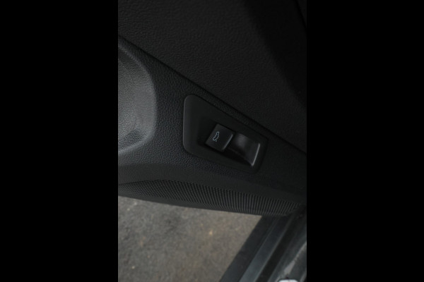 Volkswagen T-Roc 1.5 TSI Sport Business R Virtual cockpit, Apple carplay, Climate,