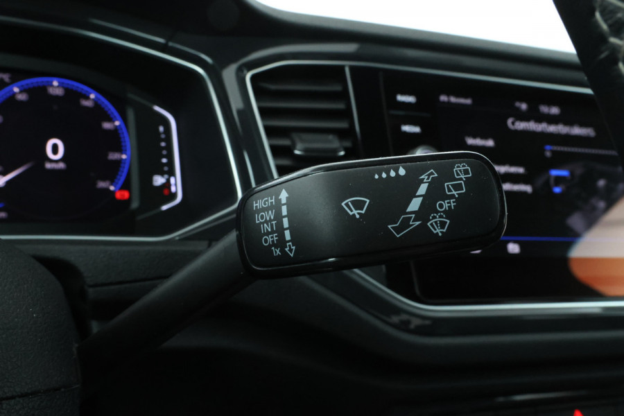 Volkswagen T-Roc 1.5 TSI Sport Business R Virtual cockpit, Apple carplay, Climate,