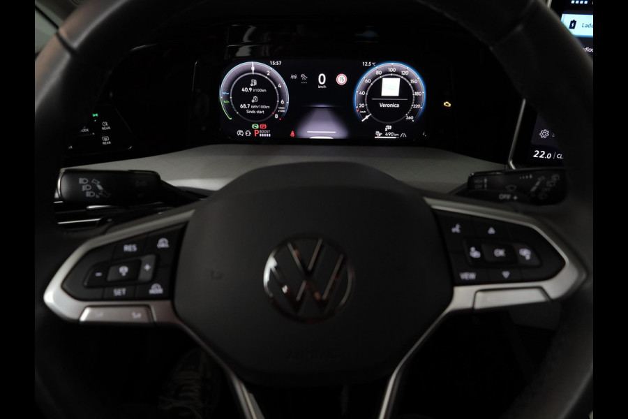 Volkswagen Golf 1.5 eHybrid Life Edition 204 pk Automaat (DSG) | Verlengde garantie | Navigatie via App | Parkeersensoren (Park assist) | Achteruitrijcamera |