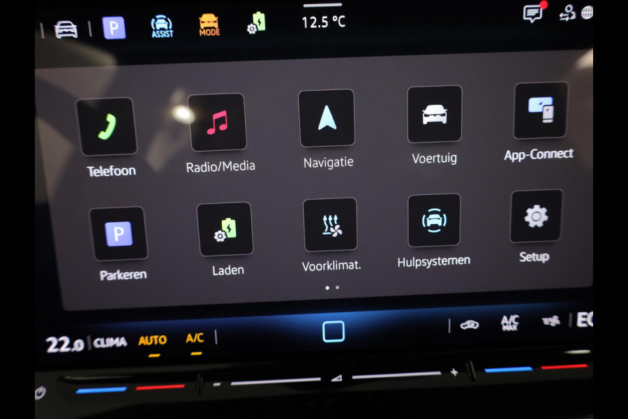 Volkswagen Golf 1.5 eHybrid Life Edition 204 pk Automaat (DSG) | Verlengde garantie | Navigatie via App | Parkeersensoren (Park assist) | Achteruitrijcamera |