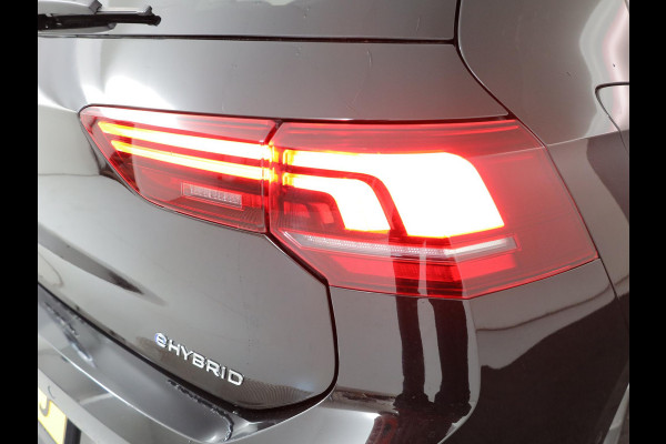 Volkswagen Golf 1.5 eHybrid Life Edition 204 pk Automaat (DSG) | Verlengde garantie | Navigatie via App | Parkeersensoren (Park assist) | Achteruitrijcamera |