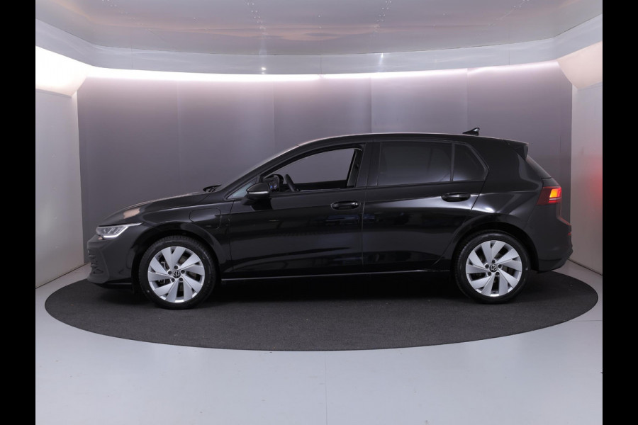 Volkswagen Golf 1.5 eHybrid Life Edition 204 pk Automaat (DSG) | Verlengde garantie | Navigatie via App | Parkeersensoren (Park assist) | Achteruitrijcamera |