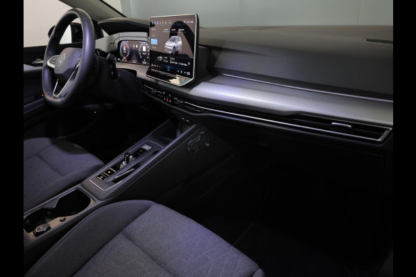 Volkswagen Golf 1.5 eHybrid Life Edition 204 pk Automaat (DSG) | Verlengde garantie | Navigatie via App | Parkeersensoren (Park assist) | Achteruitrijcamera |