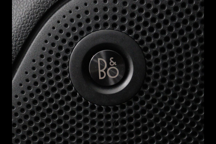 Ford Focus 1.0 EcoBoost Hybrid ST Line X | Head-Up | Stoelverwarming | Adaptive cruise | Camera | Carplay | B&O Sound | Side Assist | Stuurverwarming | Full LED | Navigatie | Keyless | Digital Cockpit