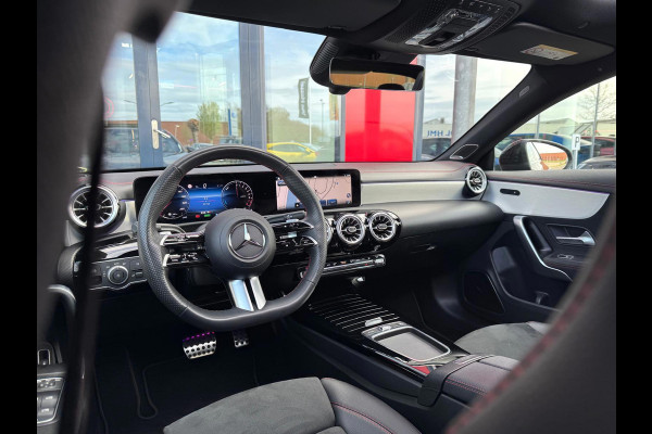 Mercedes-Benz CLA-Klasse 250 e AMG Line Facelift | Panorama | Burmester | Ambiance verlichting | Camera | Parksens | BTW