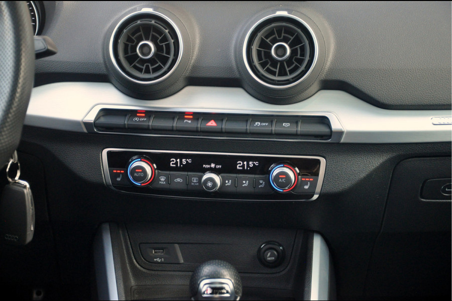Audi Q2 35 TFSI S Edition | S-Tronic | Ara Bleu! | Panoramadak | Trekhaak