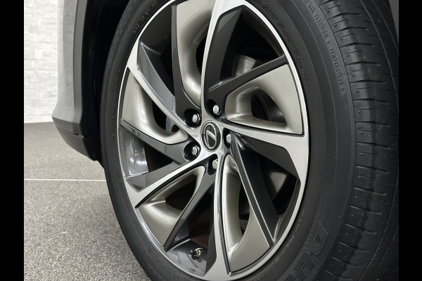 Lexus RX 450h 4WD President Line | Panorama | Origineel NL | 360 Camera | Mark-Levinson Sound | ACC | Stoelventilatie | Leder | Head-Up | Memory | Keyless-Entry | Stoelverwarming V+A | ISO-Glas | Zonwering | LED | Lane-Assist | Dodehoek | DAB | Draadloos Laden |