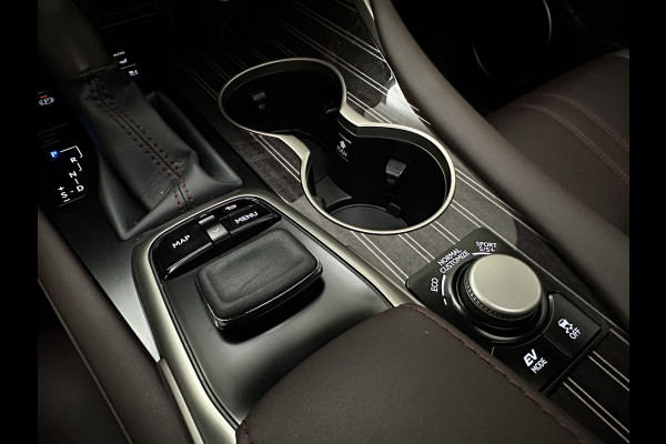 Lexus RX 450h 4WD President Line | Panorama | Origineel NL | 360 Camera | Mark-Levinson Sound | ACC | Stoelventilatie | Leder | Head-Up | Memory | Keyless-Entry | Stoelverwarming V+A | ISO-Glas | Zonwering | LED | Lane-Assist | Dodehoek | DAB | Draadloos Laden |
