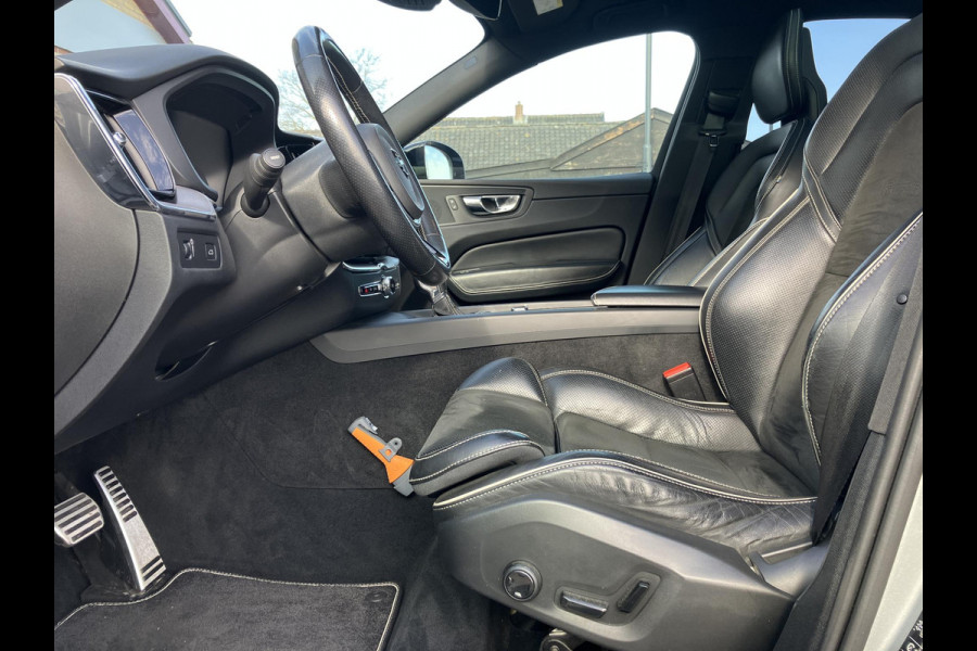 Volvo XC60 2.0 T5 AWD R-Design | HUD | Pano | Trekhaak | All-in prijs