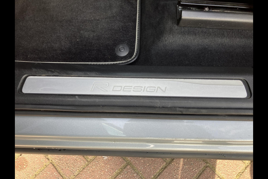 Volvo XC60 2.0 T5 AWD R-Design | HUD | Pano | Trekhaak | All-in prijs