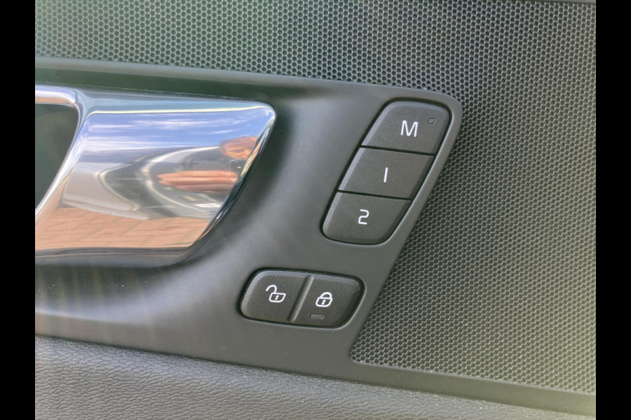 Volvo XC60 2.0 T5 AWD R-Design | HUD | Pano | Trekhaak | All-in prijs