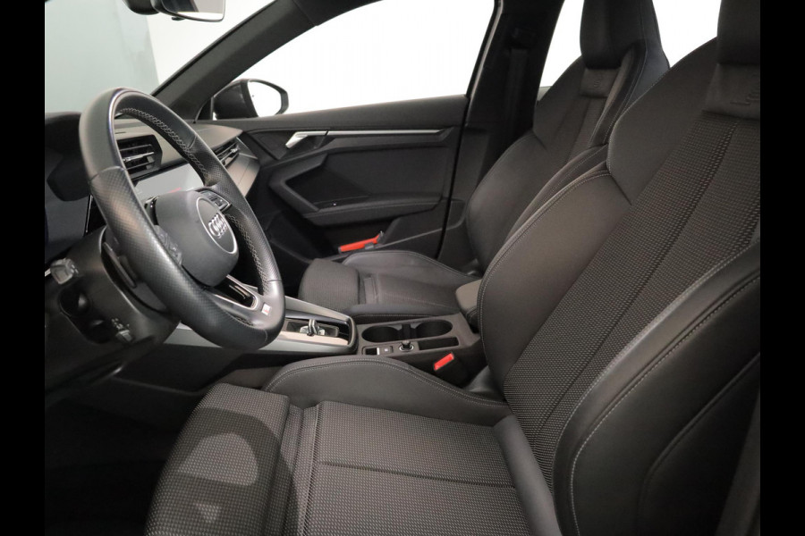 Audi A3 Sportback 30 TFSI S edition 110 pk S-tronic | Navigatie | Parkeersensoren achter | LED koplampen | Apple Carplay/Android Auto | S-Line |