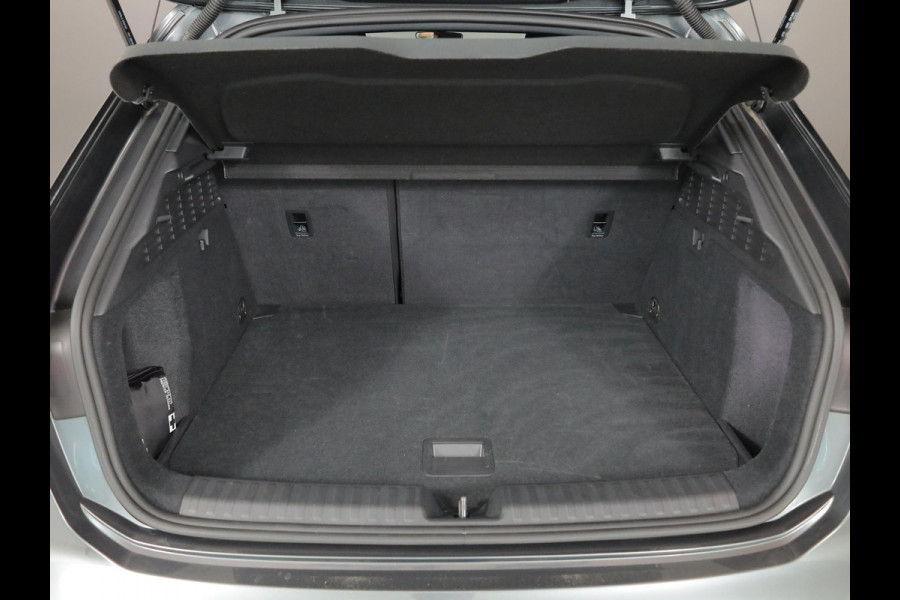 Audi A3 Sportback 30 TFSI S edition 110 pk S-tronic | Navigatie | Parkeersensoren achter | LED koplampen | Apple Carplay/Android Auto | S-Line |