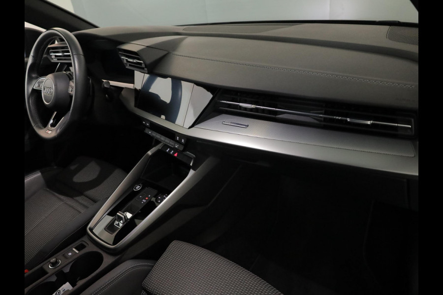 Audi A3 Sportback 30 TFSI S edition 110 pk S-tronic | Navigatie | Parkeersensoren achter | LED koplampen | Apple Carplay/Android Auto | S-Line |