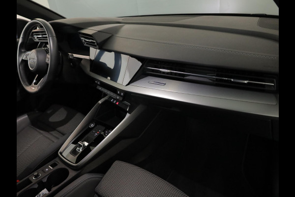Audi A3 Sportback 30 TFSI S edition 110 pk S-tronic | Navigatie | Parkeersensoren achter | LED koplampen | Apple Carplay/Android Auto | S-Line |