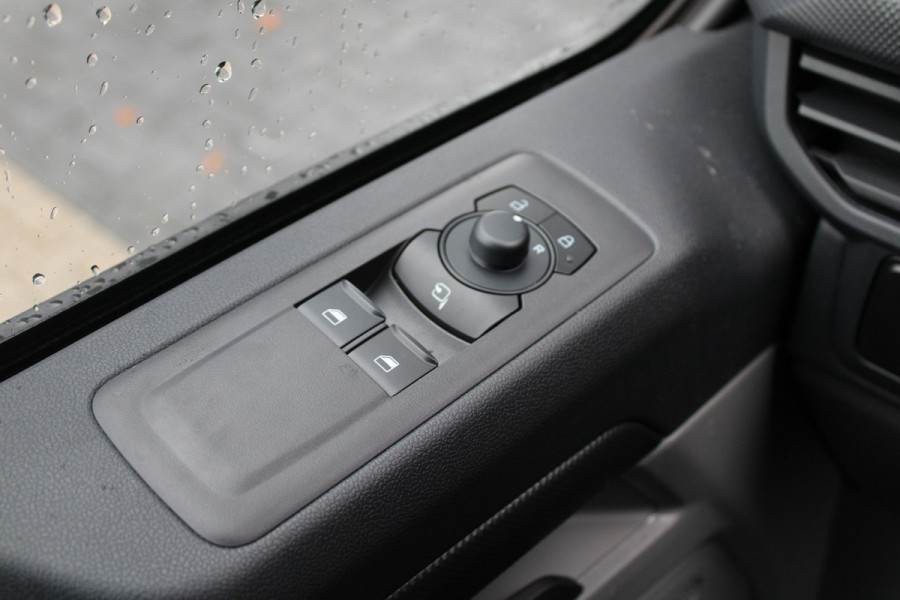 Ford E-Transit Custom 320 L1H1 Trend 65 kWh - Camera - Stoelverwarming - Carplay/Android - Rijklaar
