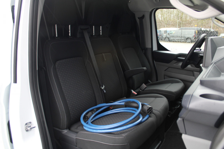 Ford E-Transit Custom 320 L1H1 Trend 65 kWh - Camera - Stoelverwarming - Carplay/Android - Rijklaar