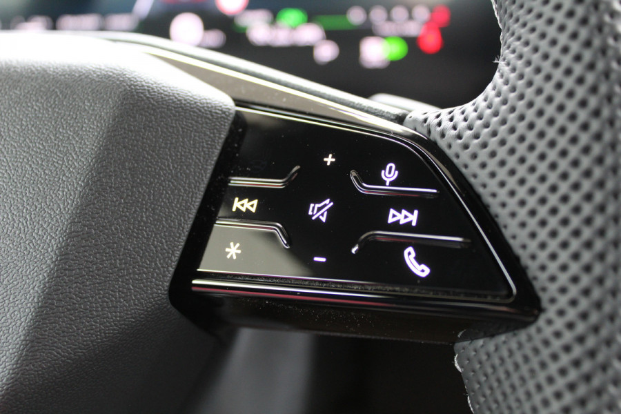 Audi A6 Avant 2.0 e-Hybrid Quattro S-Line | Achteras besturing | Alcantara/Leder | Zwenkbare Trekhaak | 360 | Nieuw