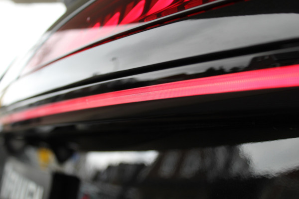 Audi A6 Avant 2.0 e-Hybrid Quattro S-Line | Achteras besturing | Alcantara/Leder | Zwenkbare Trekhaak | 360 | Nieuw