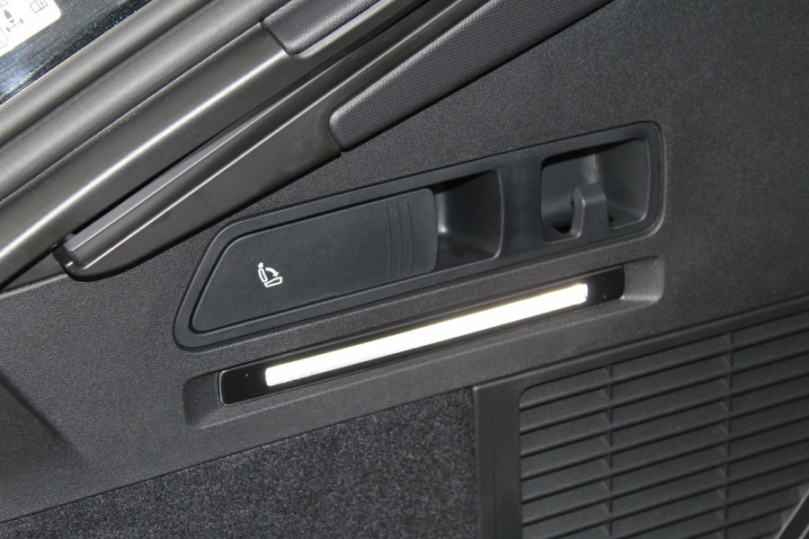 Audi A6 Avant 2.0 e-Hybrid Quattro S-Line | Achteras besturing | Alcantara/Leder | Zwenkbare Trekhaak | 360 | Nieuw