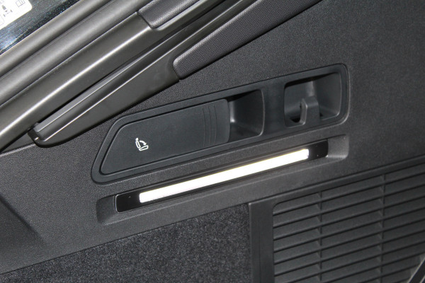 Audi A6 Avant 2.0 e-Hybrid Quattro S-Line | Achteras besturing | Alcantara/Leder | Zwenkbare Trekhaak | 360 | Nieuw