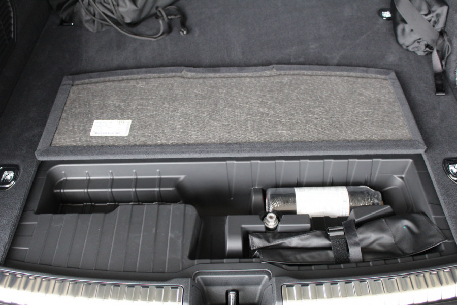 Audi A6 Avant 2.0 e-Hybrid Quattro S-Line | Achteras besturing | Alcantara/Leder | Zwenkbare Trekhaak | 360 | Nieuw