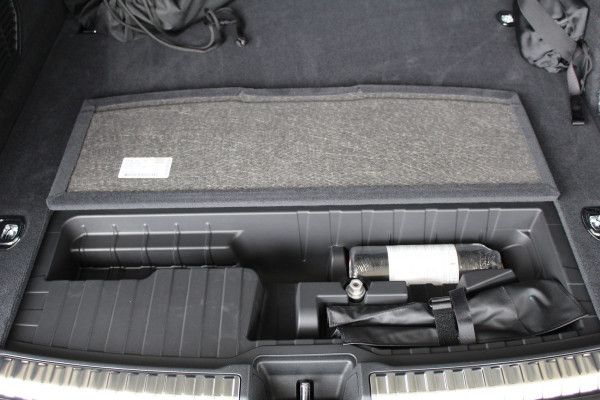 Audi A6 Avant 2.0 e-Hybrid Quattro S-Line | Achteras besturing | Alcantara/Leder | Zwenkbare Trekhaak | 360 | Nieuw